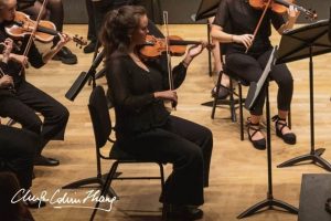 Joscelyn Hilder playing violin in MUMS Orchestra